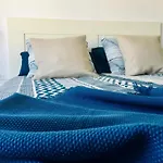 Ideal En Apartment